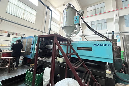 Mold equipment